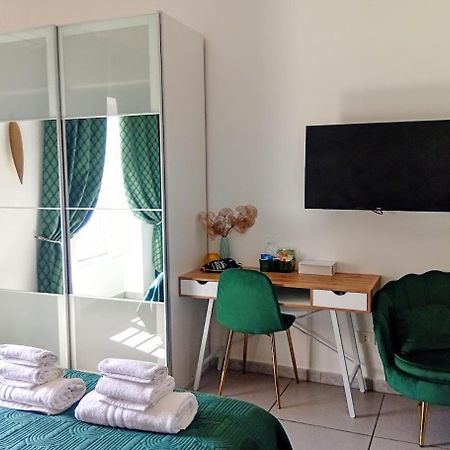 ナポリ メガリデ サンタ ルチア Bed & Breakfast エクステリア 写真